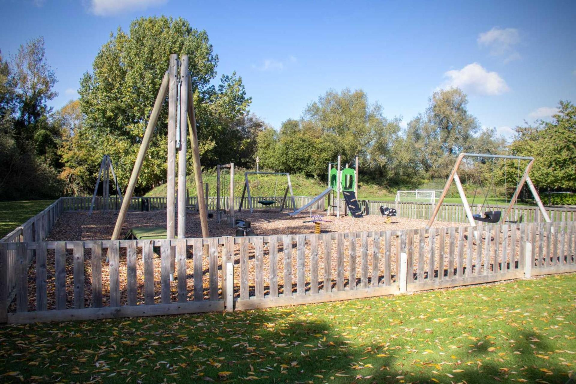 Luxury Kingfisher Lodge, Isis Lake, Within The Cotswold Waterpark Cirencester Buitenkant foto