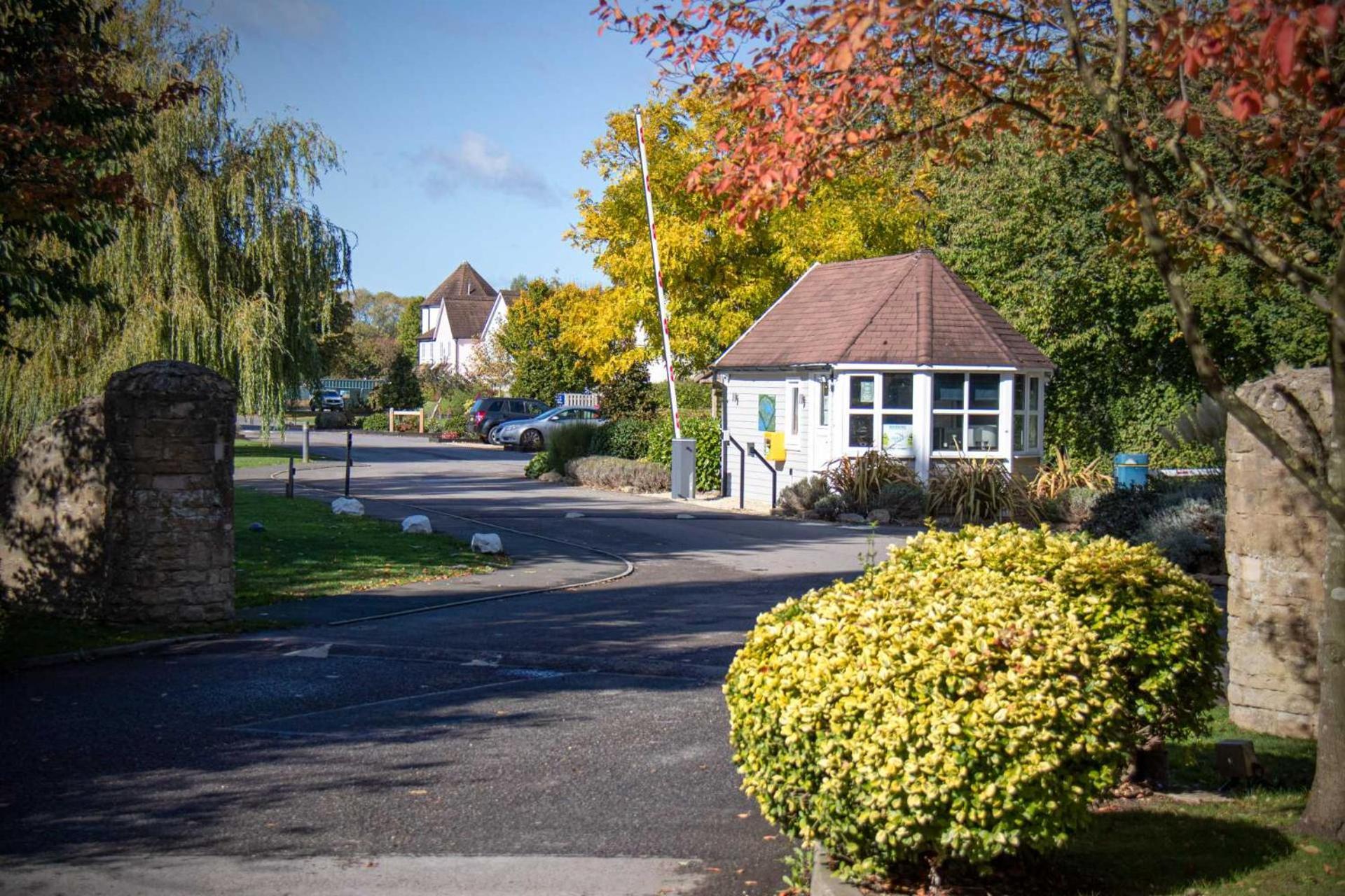 Luxury Kingfisher Lodge, Isis Lake, Within The Cotswold Waterpark Cirencester Buitenkant foto