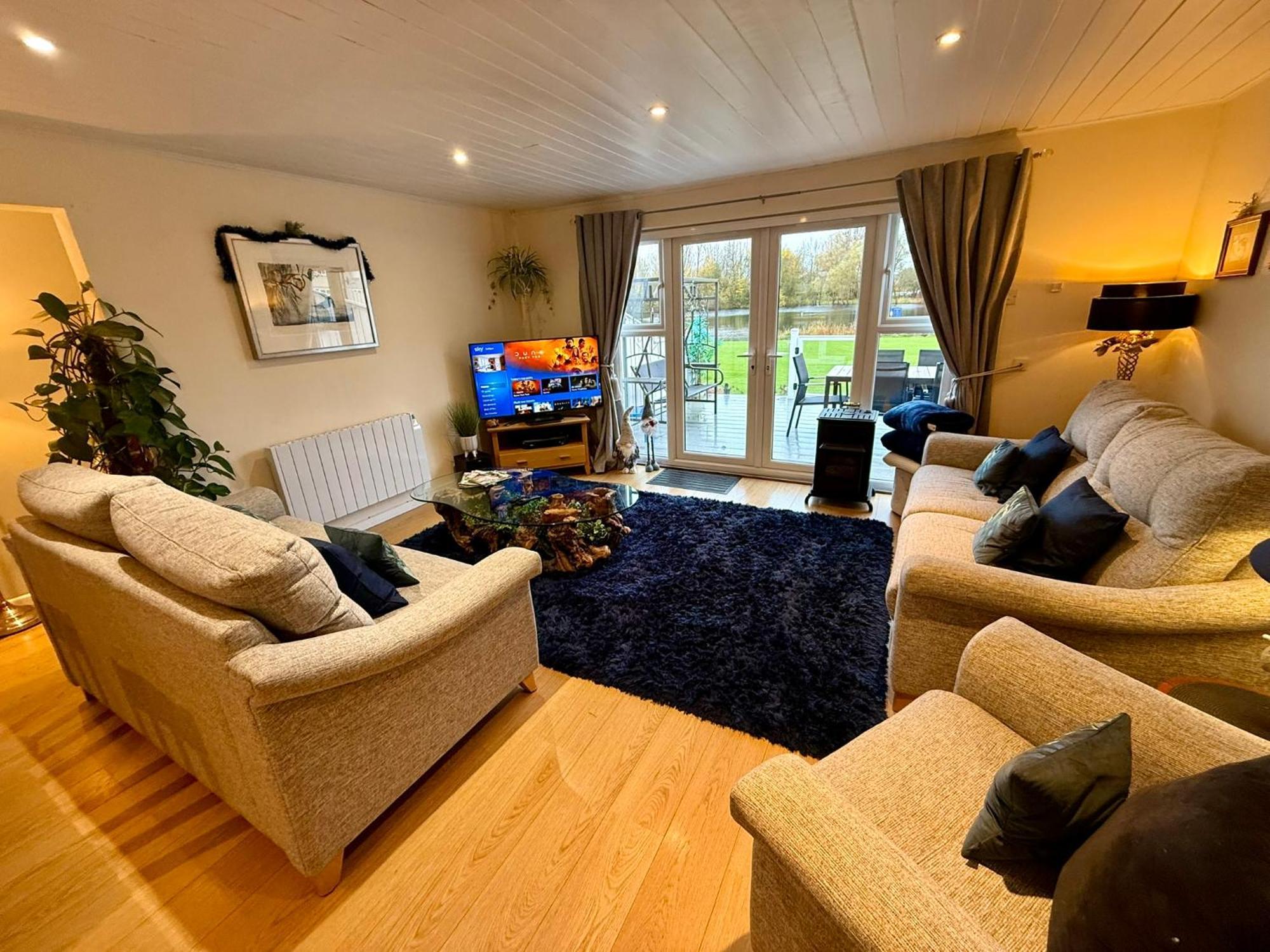 Luxury Kingfisher Lodge, Isis Lake, Within The Cotswold Waterpark Cirencester Buitenkant foto