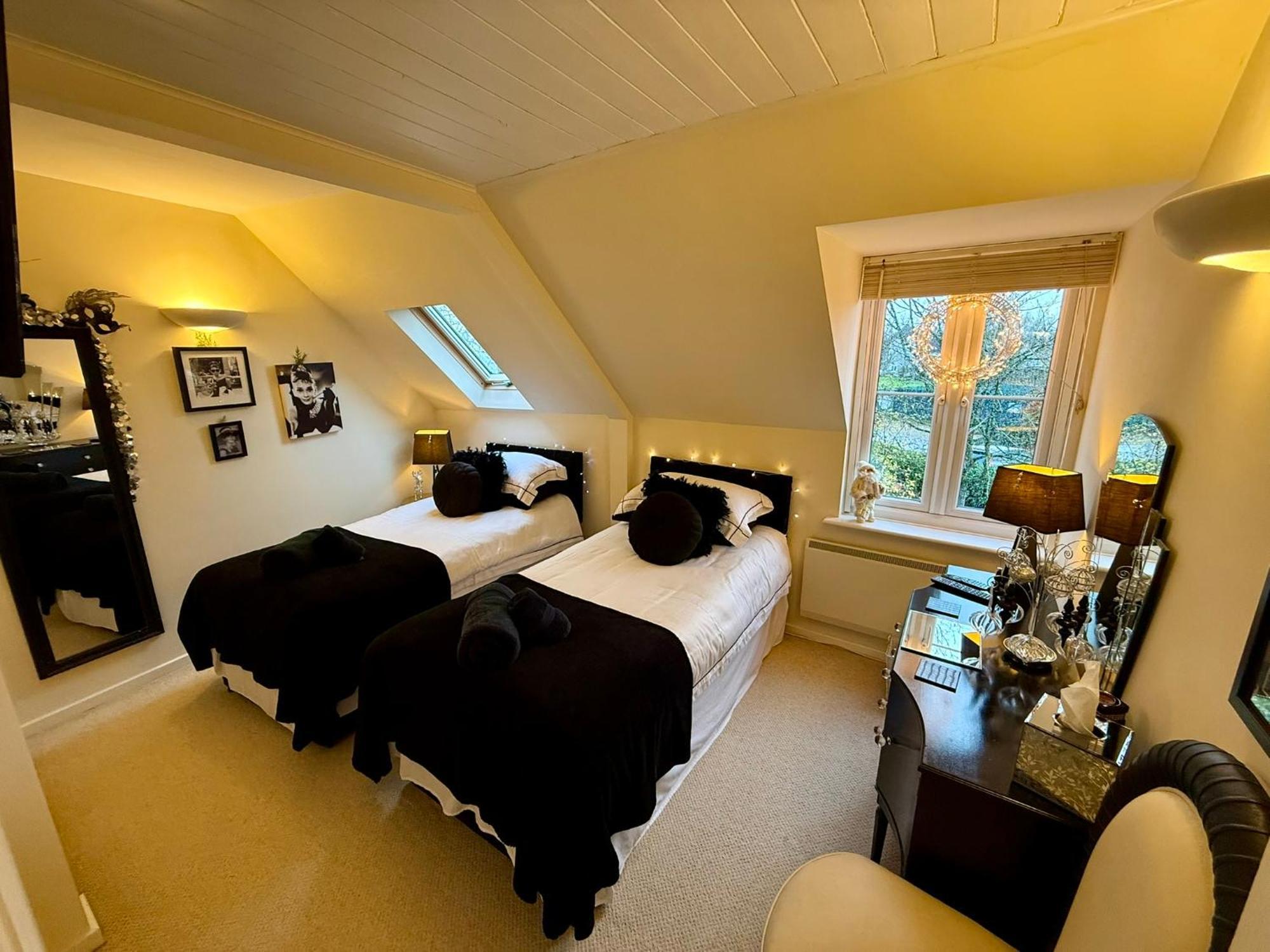 Luxury Kingfisher Lodge, Isis Lake, Within The Cotswold Waterpark Cirencester Buitenkant foto