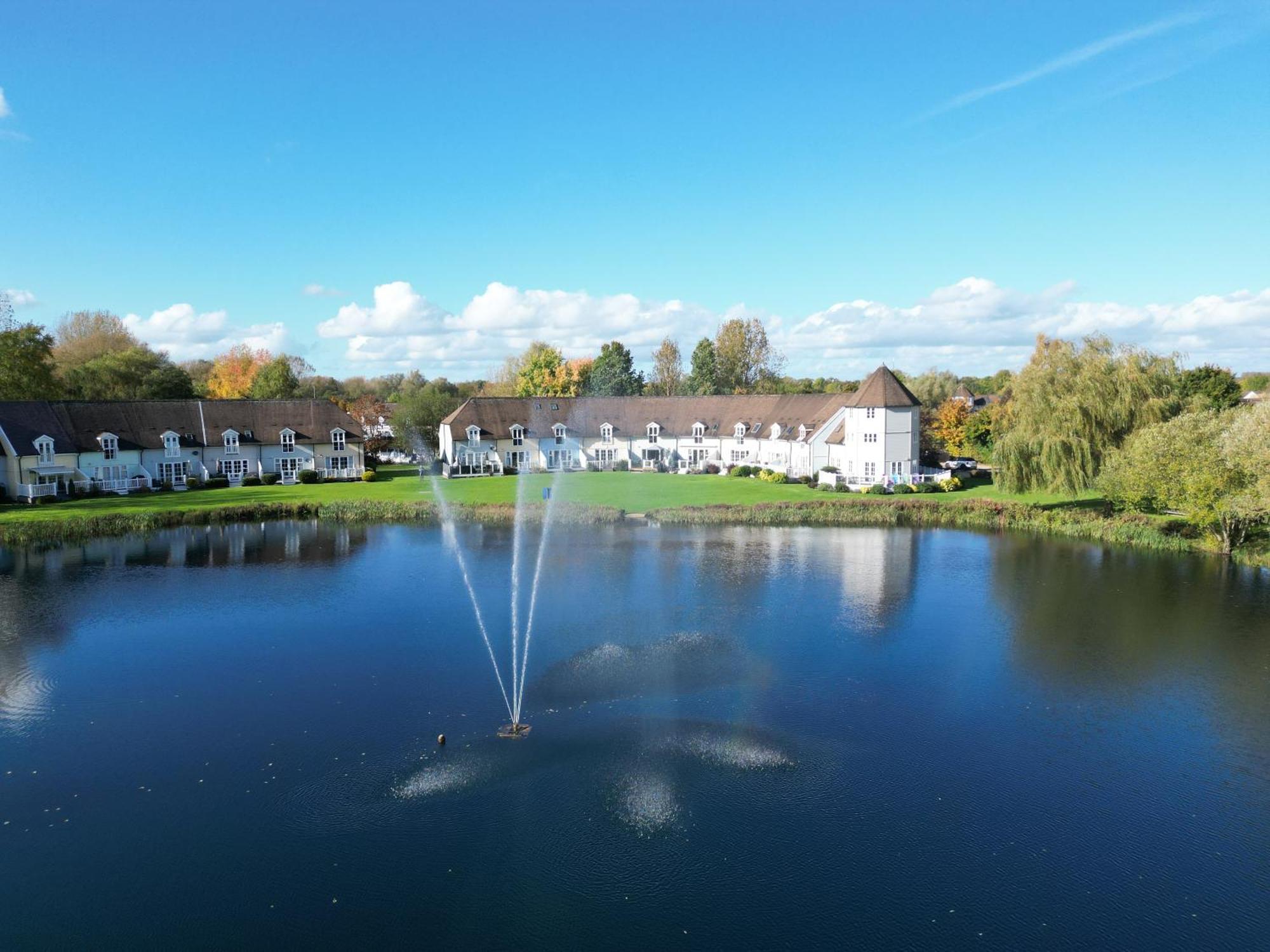 Luxury Kingfisher Lodge, Isis Lake, Within The Cotswold Waterpark Cirencester Buitenkant foto