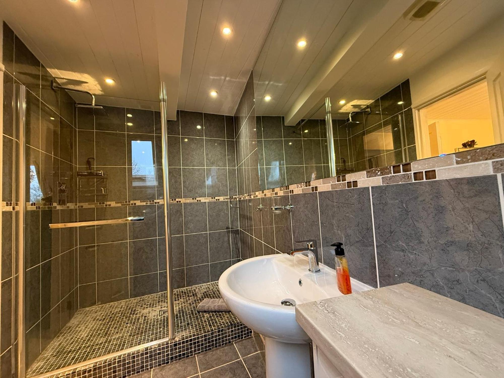 Luxury Kingfisher Lodge, Isis Lake, Within The Cotswold Waterpark Cirencester Buitenkant foto