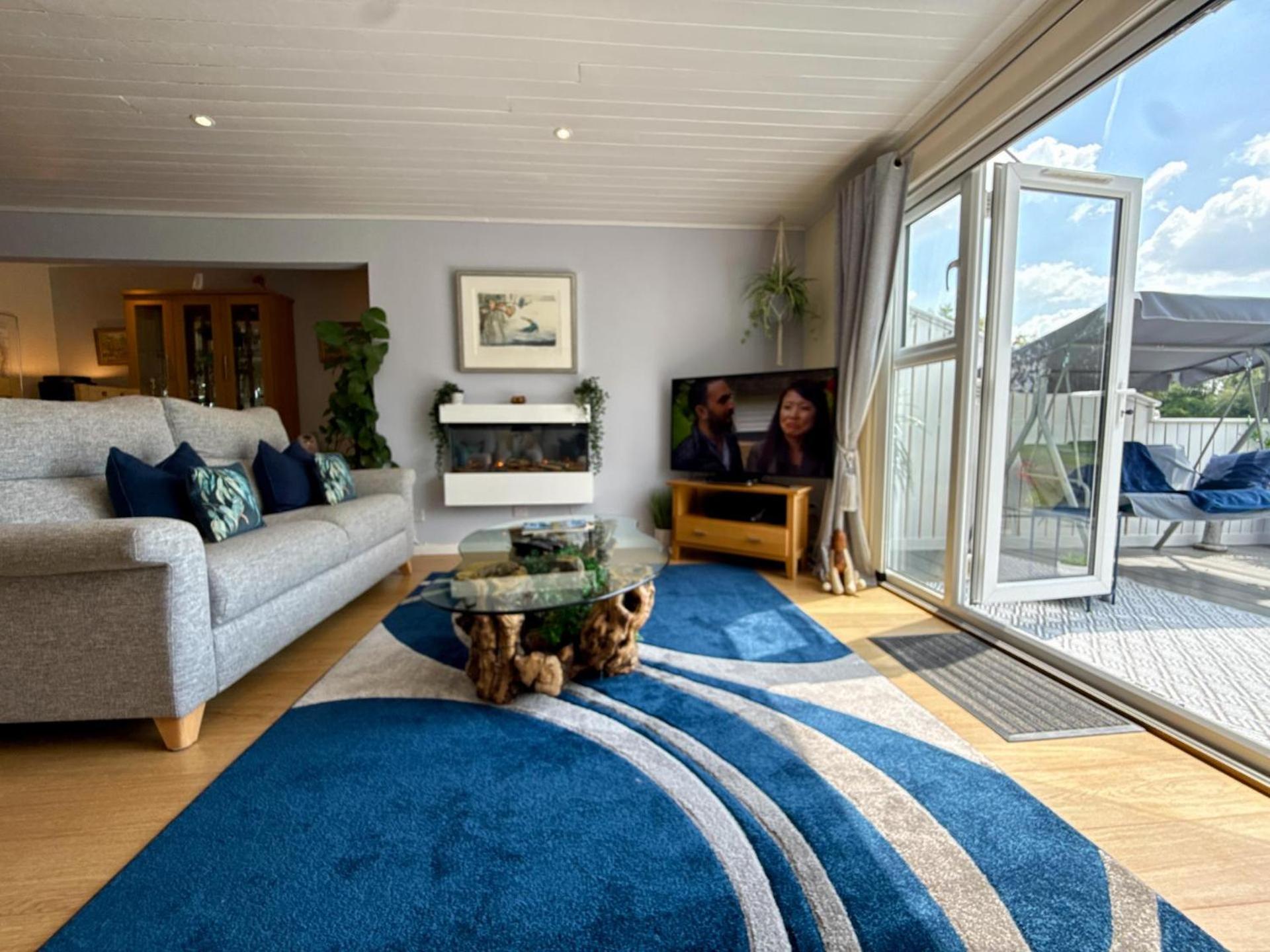 Luxury Kingfisher Lodge, Isis Lake, Within The Cotswold Waterpark Cirencester Buitenkant foto