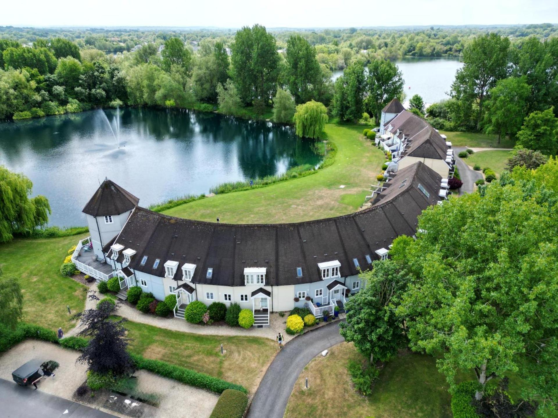 Luxury Kingfisher Lodge, Isis Lake, Within The Cotswold Waterpark Cirencester Buitenkant foto