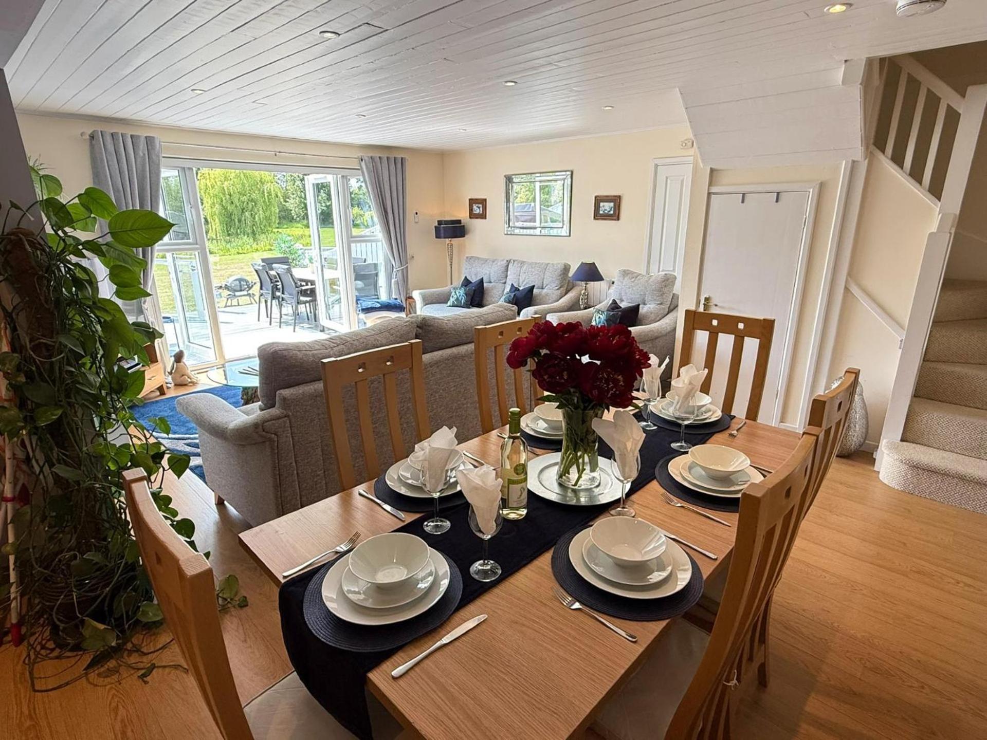 Luxury Kingfisher Lodge, Isis Lake, Within The Cotswold Waterpark Cirencester Buitenkant foto