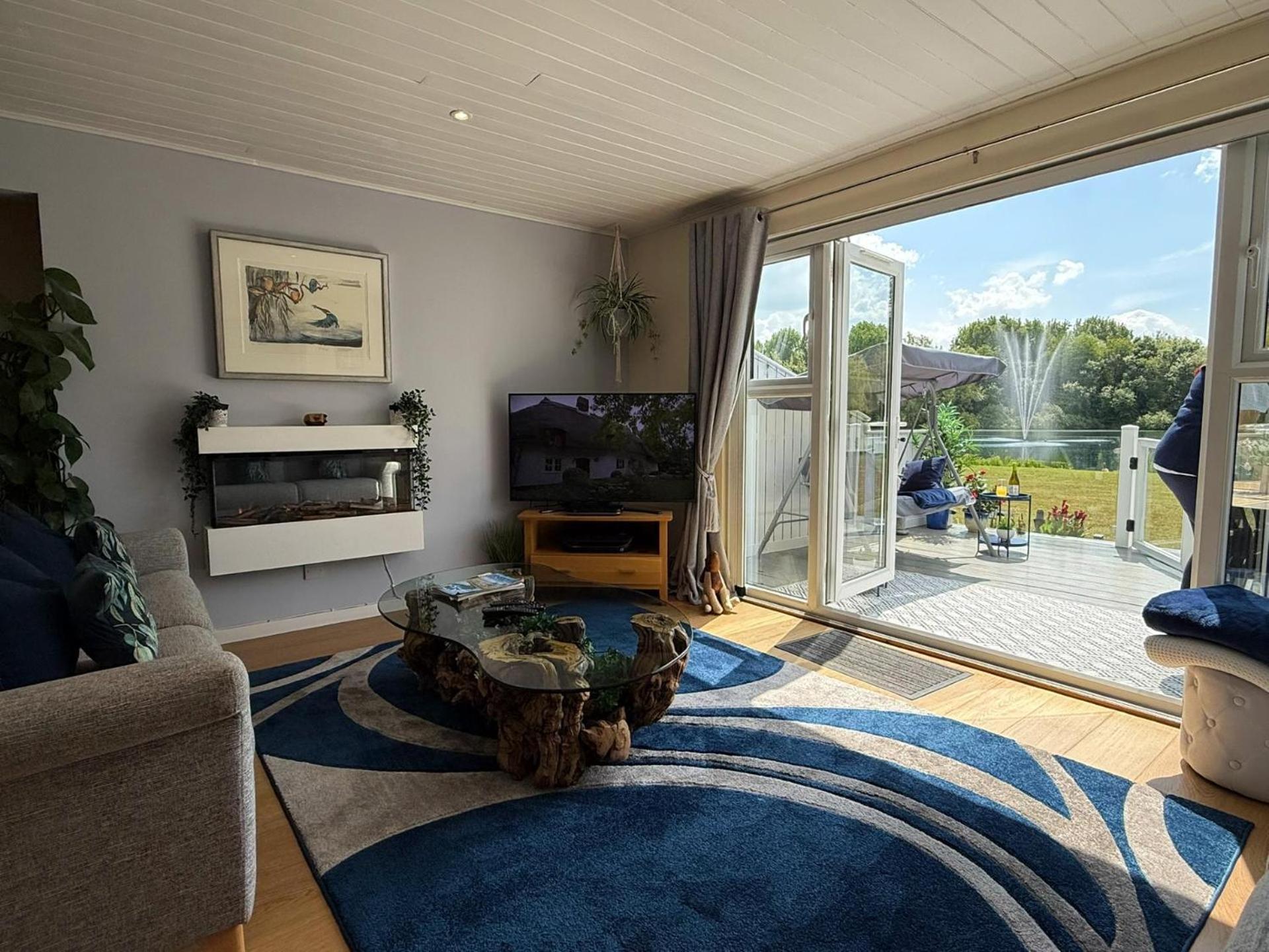 Luxury Kingfisher Lodge, Isis Lake, Within The Cotswold Waterpark Cirencester Buitenkant foto